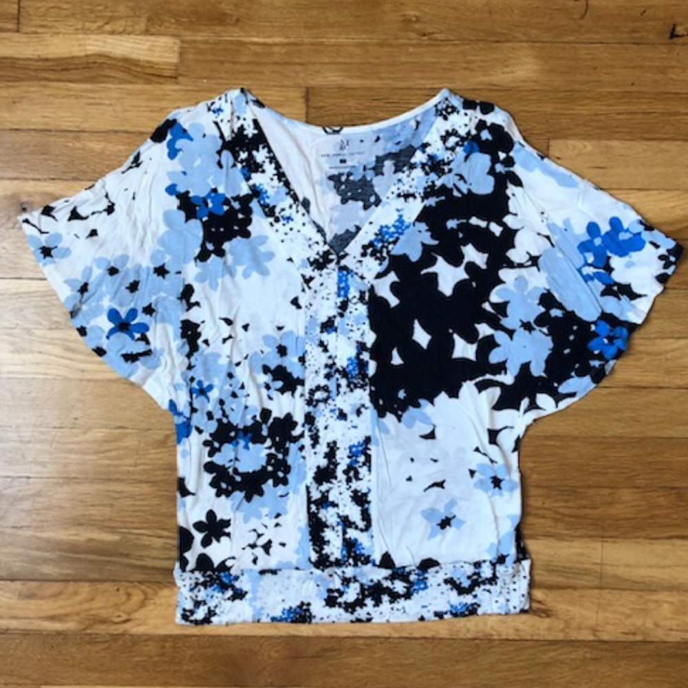 NY&Co Blue & White Floral Banded Bottom Top